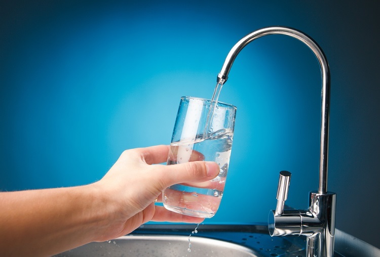 Uống nước mưa thường xuyên sẽ gây nên các bệnh liên quan đến đường hô hấp do ảnh hưởng của axit trong nước mưa.