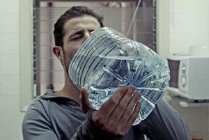 Tác hại của việc uống quá nhiều nước dẫn đến ngộ độc nước bạn cần biết để tránh