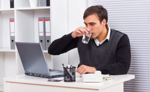 Nước ion kiềm – dành cho dân văn phòng bận rộn